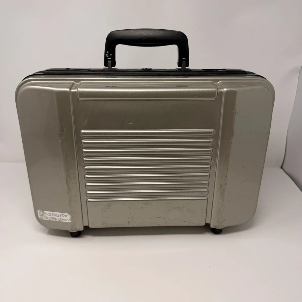 1985 Vintage Sony Video 8 Handycam CCD-M8u 8mm‎ Camera Recorder Hard CASE ONLY